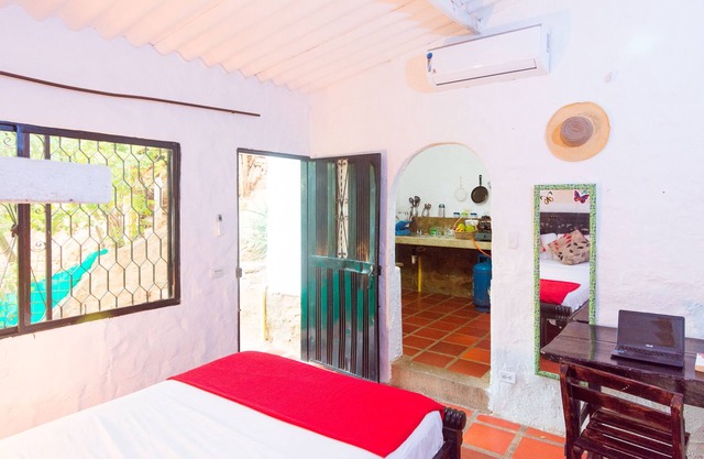 Cabaña amoblada con terraza privada y vista al mar