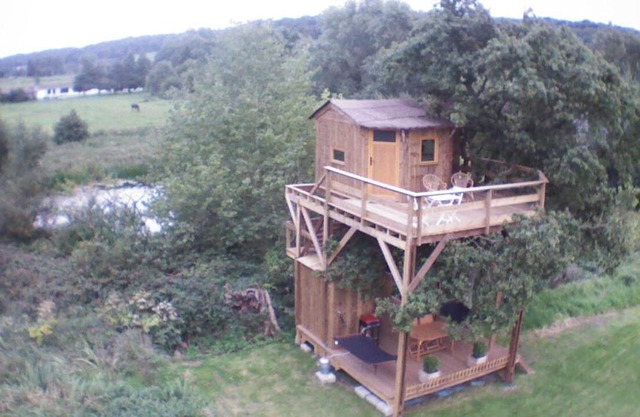 Cabane Perchée dans la prairie de l'ancien moulin