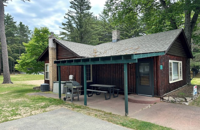 Cabin 2 by Eagle Waters Resort