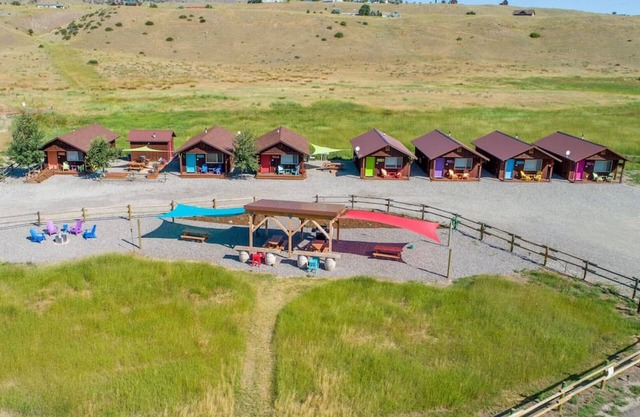 Cabin 5 · Emigrant Cabins #5 - Affordable Tiny Cabin in MT