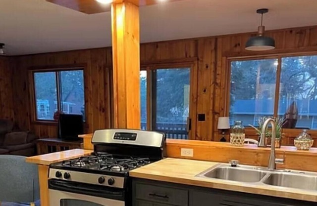 Cabin 6 at Heath's Resort