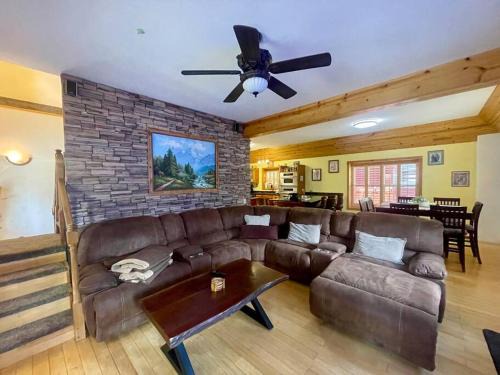 Cabin 7 sleeps 8 BEAUTIFUL BOULDER BAY, BIG BEAR