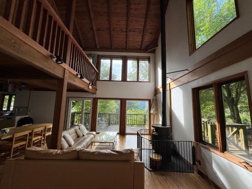 Cabin A MtFuji view, BBQ, lake Saiko 3mins, hammock, wood deck