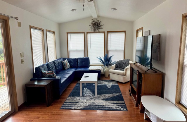 Cabin by the Sea 2-bedroom house with WiFi in Whaleshead