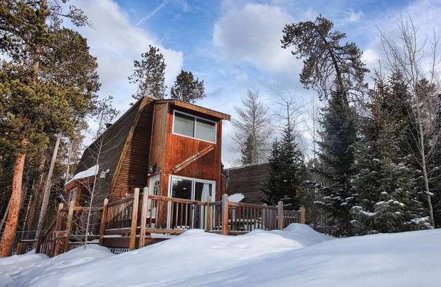 Cabin in Breckenridge - Walk to Main Street & Peak 9 Lifts