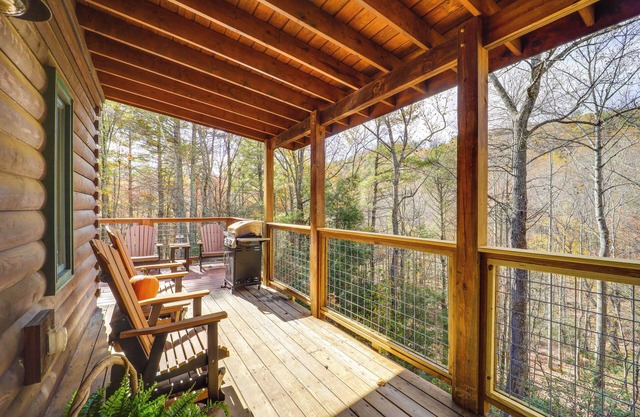 Cabin on 22 Acres w/Patio - 3 Mi to Blowing Rock!