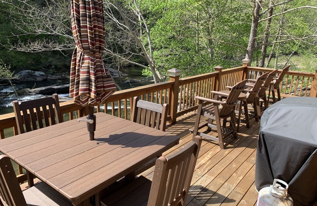 Cabin on Hwy 129 overlooking Cheoah River - 8 miles to Tail of the Dragon