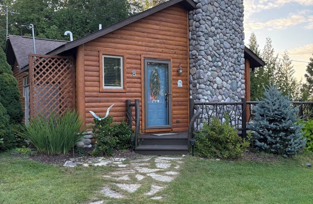 Cabin on Indian River between Burt and Mullet Lakes