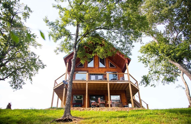 Cabin on Water!GORGEOUS! Best property on the Caddo River In Glenwood Arkansas!