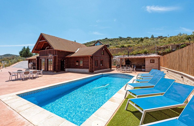 Cabin 'Sunrise' with Mountain View, Wi-Fi and Air Conditioning