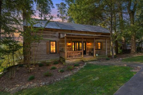 Cabin Unbound - Historic Lakefront Comfort cabin