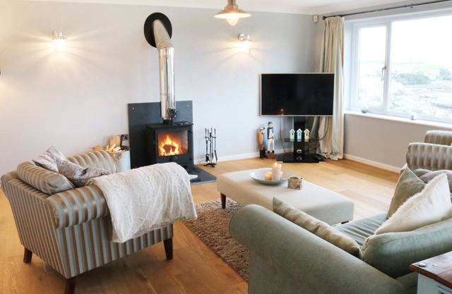 CABLE HOUSE, pet friendly, luxury holiday cottage in Cemaes Bay