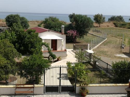 Calabria-VILLA FRANCA- AAUT Casa per Vacanze al mare- Privacy e tranquillità-