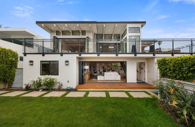 Cali Coast Beach House - 10 minutes to Legoland and Michelin rated Restaurants.