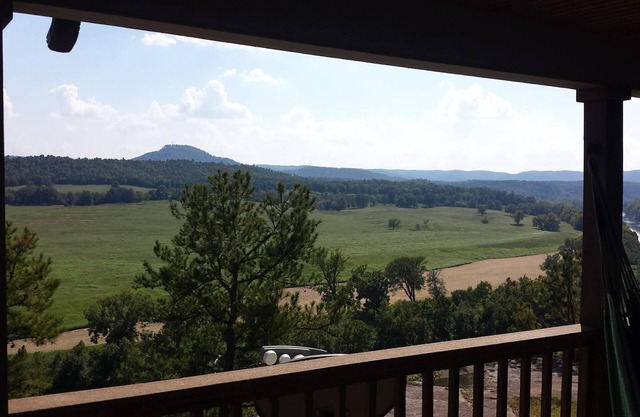 Calico Rock Cabin-406 Calico St 302 Chessmond Ferry Rd viewing the White River