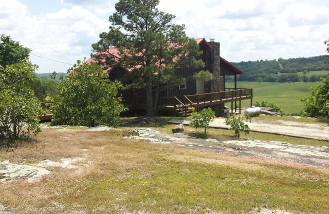 Calico Rock Cabin-500 Calico St 390 Chessmond Ferry Rd viewing the White River
