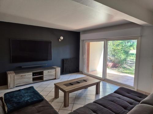 Calme et paisible maison au milieu de la foret