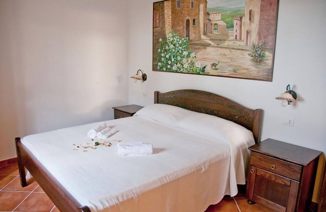 camellia room with bathroom for the disabled