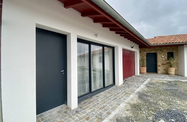 Cambo-les-Bains: Cozy T1 Bis with Garden and WiFi