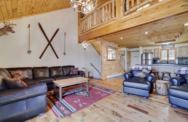 CAMELBACK CABINS 103 in POCONOS Ski on off block parking level no steps to unit