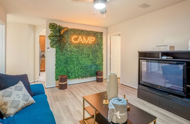 Camp out in Htx. Sleeps 9, near - IAH & Spring
