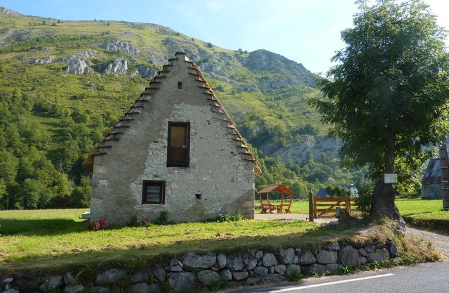 CAMPAN Authentic thatched barn, completely renovated, very comfortable