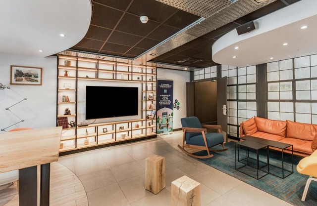 Campanile Chartres Centre - Gare - Cathédrale