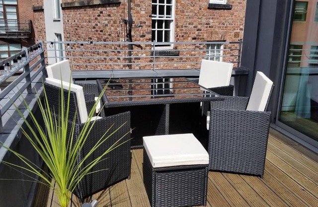 Campbell Square Apartment