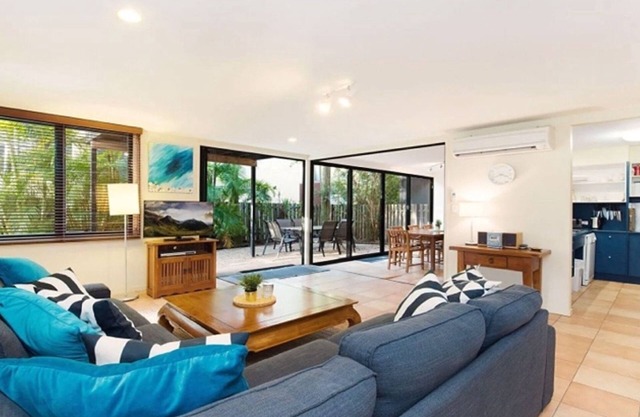 Campbell Street 2/4, Moffat Beach