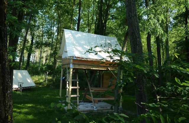 Camping du Lac* - 1 Room 2 Person Perched Tent