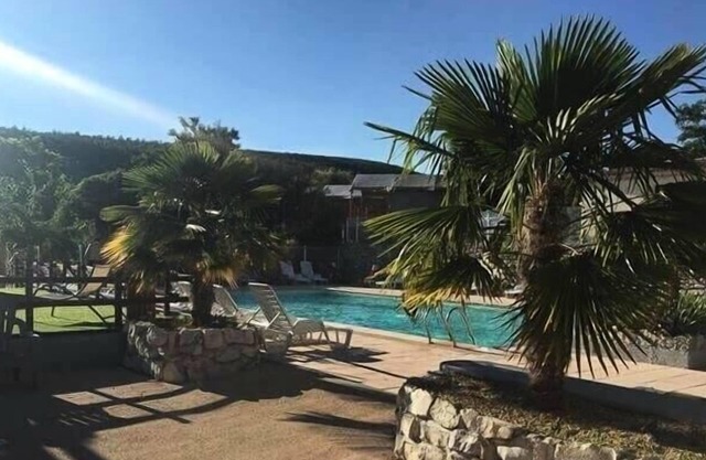 Camping Flower l'Epi Bleu* - Free Flower 3 room apartment for 5 people without sanitary facilities