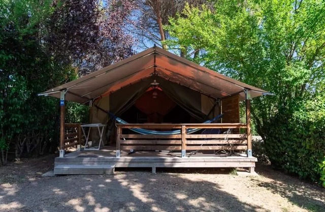 Camping Flower Provence Vallée* - Freeflower 3-room tent for 5 people Without sanitary facilities