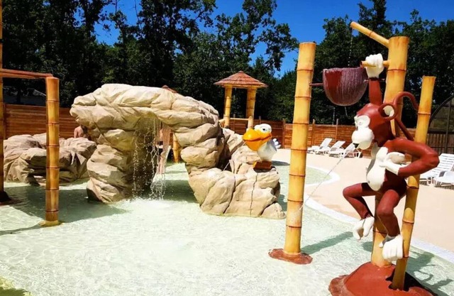 Camping Romanée Le Lou Castel* - Comfort mobile home 3 rooms 4 people