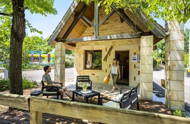 Camping Romanée Le Lou Castel* - PREMIUM mobile home - 3 bedrooms for 6 people