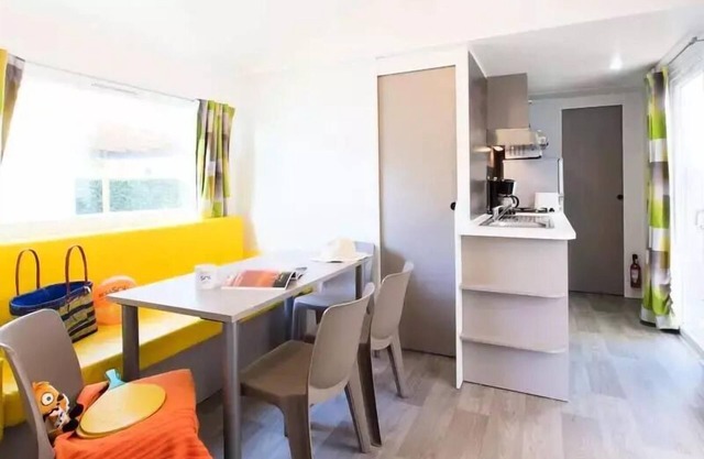 Camping Le Vieux Port* - Resasol mobile home 2 Bedrooms 4/6 People