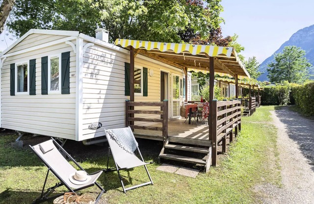Camping Romanée La Ferme de la Serraz* - Comfort mobile home 4 rooms 6 people