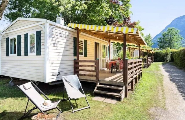 Camping Romanée La Ferme de la Serraz* - Comfort mobile home 3 rooms 4 people