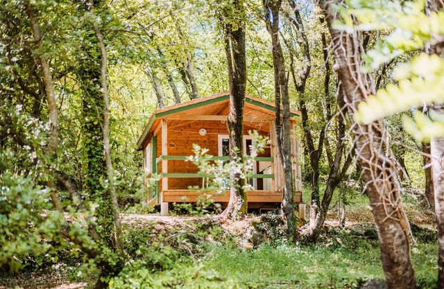 Camping Sunêlia La Clémentine * - Chalet Confort 18m² - Cuisine d'été - Terrasse couverte 10m² 5 personnes