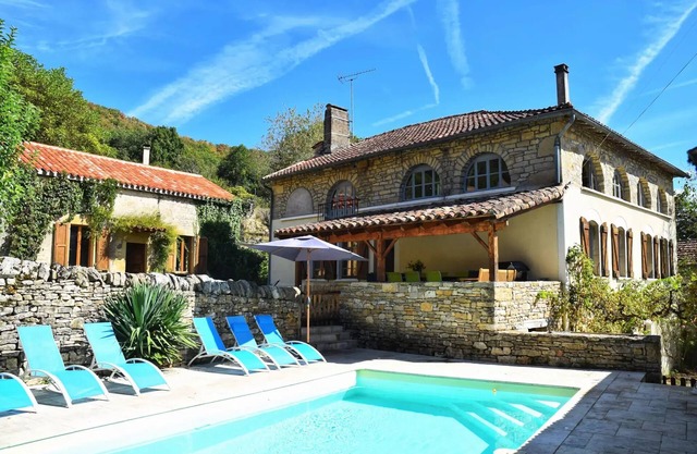 Campsite Les 3 Cantons* - Private domain La Tannerie - swimming pool for 11 people