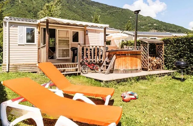 Campsite Le Château de Rochetaillé * - Mobil home Comfort Nordic Bath - 3 bedrooms 6 people