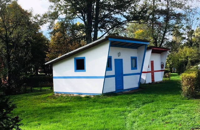 Campsite Les Bains* - 2-room chalets for 4 people without bathrooms