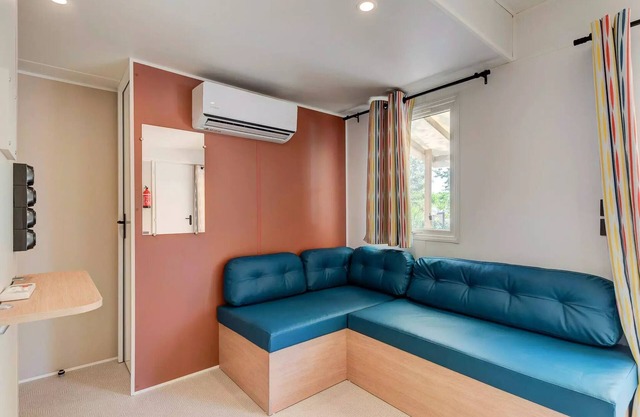 Campsite Les Pommiers du Mont Saint Michel * - Mobile home Comfort 4 rooms 6 people air-conditioned - TV