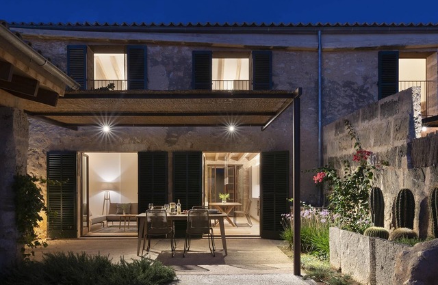 CAN CUNSO 18. The charm of a 19th century house and the comfort of modernity