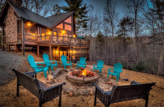 Can't Bear to Leave - Mountain Views | Pet Friendly | Hot Tub | Pool Table | Arcade Game