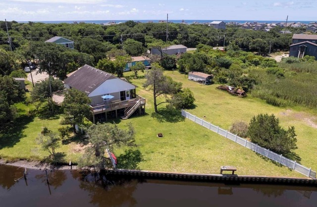 Canal Front 3 Bedroom Home/Newly Renovated