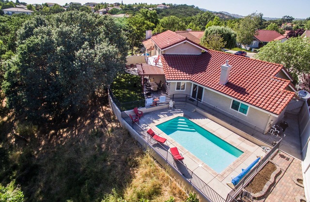 Candlewood Creek-Minutes from Downtown Paso Robles - Pool and Pet-Friendly!