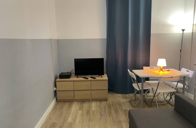 Canebière T3-Apartment-Apartment-Wet room-Street View