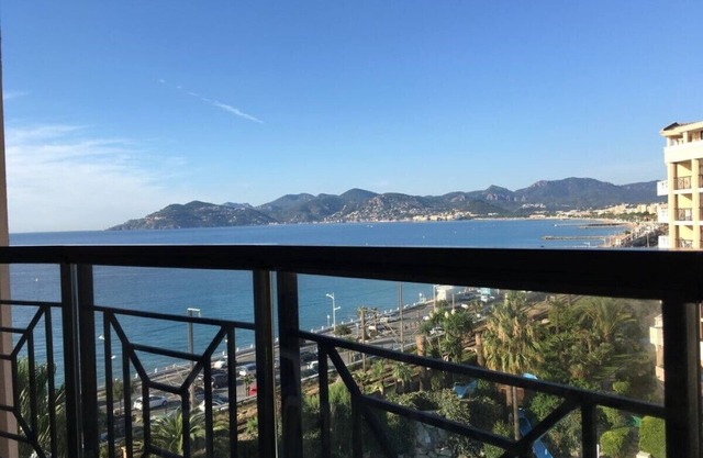 Cannes holiday apartment 606 with balcony, sea view, A/C and parking