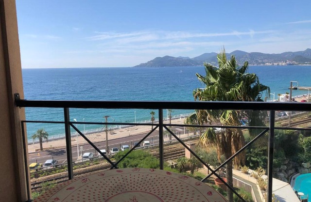 Cannes apartment with sea view, aircondition and parking