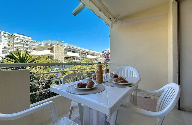 Cannes: close to the beach, apartment 1 bedroom, terrace, secure residence
